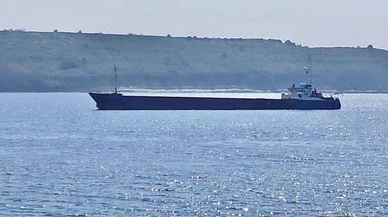 Çanakkale Boğazı'nda yük gemisi karaya oturdu