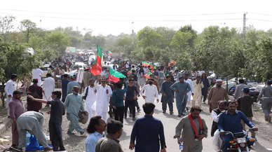 Pakistan'dan, dışarıdan fonlanan komplonun hükümeti devirmeye çalıştığı vurgusu