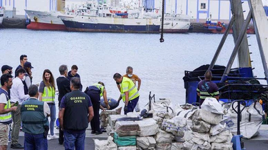 İspanya'da piyasa değeri 174 milyon euro olan 2 ton 900 kg kokain ele geçirildi