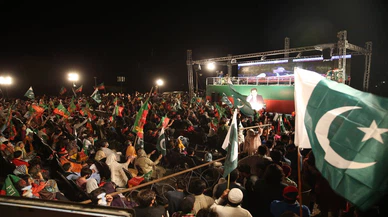 Eski Pakistan Başbakanı Han, erken seçim çağrısını yineledi