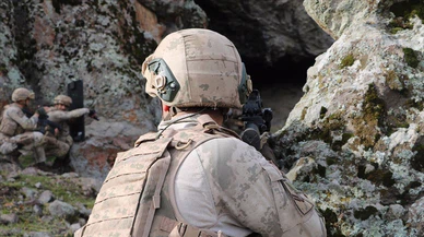 3 mağarada silah ve mühimmat ele geçirildi!