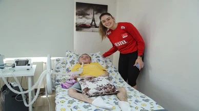 Milli voleybolcu Zehra Güneş'ten anlamlı ziyaret