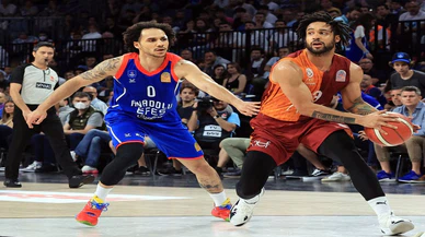 Seriyi 3-2 kazanan Anadolu Efes, finalde Fenerbahçe Beko'nun rakibi oldu