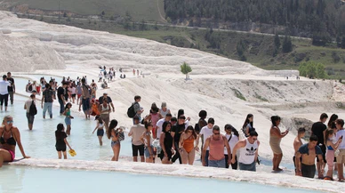 Pamukkale'ye turist akını
