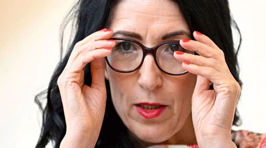 Terör örgütü YPG/PKK destekçisi milletvekilinden İsveç hükümetine yeni şantaj