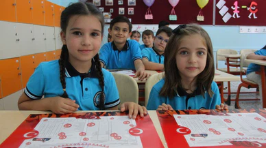 Yaklaşık 18 milyon öğrenci karnesini alarak yaz tatiline girdi