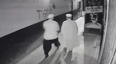 Atatürklü Türk bayrağının yere atılmasıyla ilgili 2 şüpheli gözaltına alındı