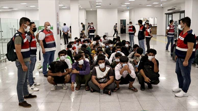 Afgan uyruklu 136 düzensiz göçmen ülkelerine gönderildi
