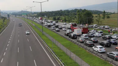 Bolu Dağı'nda uzun araç kuyrukları oluştu