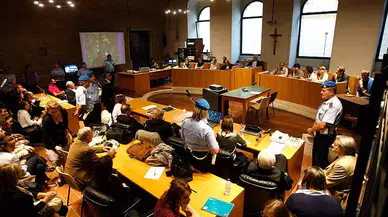 İtalya'da tecavüzden yargılanan bir kişi, kadın tarafından tahrik edildiği gerekçesiyle beraat etti