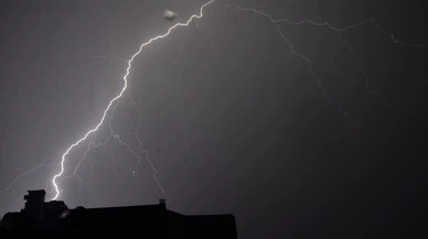 İstanbul'da gece etkili olan sağanakta dakikada 65 şimşek çaktı