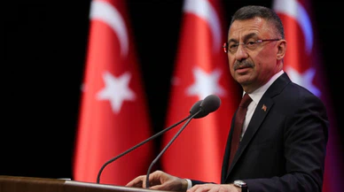 Cumhurbaşkanı Yardımcısı Oktay, kaza yapan motosikletliye yardım etti