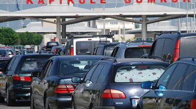 Yıllık izinlerini memleketlerinde geçirecek gurbetçiler vatanlarına ulaşmanın mutluluğunu yaşıyor