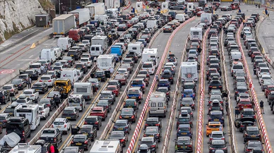 İngiltere Dışişleri Bakanı Truss, seyahat sorunu konusunda Fransa'yı suçladı