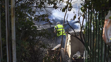 Midilli Adası'nda orman yangını evlere sıçradı