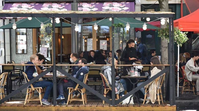 Fransa'da klima çalıştıran dükkanların kapılarını açık tutması yasaklanacak