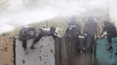 Irak'ta Sadr destekçileri yine Yeşil Bölge'yi bastı