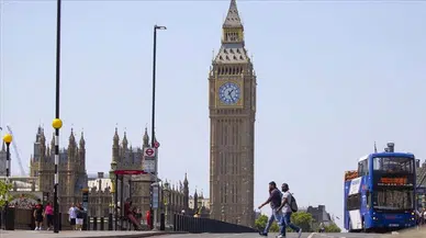 Londra'da depremzedeler için kermes düzenlendi