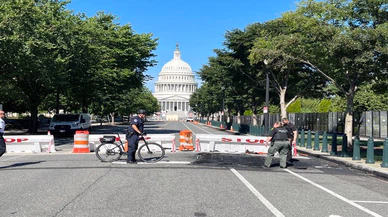 Washington'da arabasıyla Kongre binası bariyerine çarpan kişi kendini öldürdü