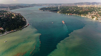İstanbul Boğazı sağanak yağışın ardından renk değiştirdi