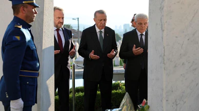 Cumhurbaşkanı Erdoğan, Aliya İzetbegoviç'in mezarını ziyaret etti!