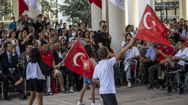 Gaziler ve şehit yakınları Haluk Levent konserinde bir araya geldi