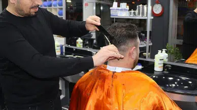 Berber ve kuaförlerin haftanın bir günü kapalı olması uygulaması ertelendi