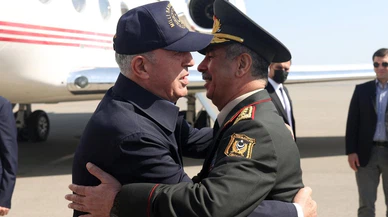 Milli Savunma Bakanı Akar’a Azerbaycan’dan madalya!