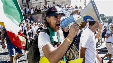 İtalya'da binlerce kişi "barış" için yürüdü!