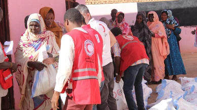 Türk Kızılay'dan Sudanlı selzedelere gıda yardımı