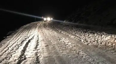 Bayburt'ta karda mahsur kalan 4 kişi kurtarıldı