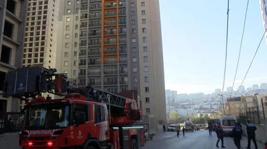 Esenyurt’ta 20 katlı binada çıkan yangın söndürüldü