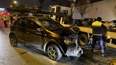 Maltepe'de minibüse çarpan otomobildeki 4 kişi yaralandı