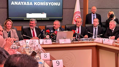 AK Parti tarafından hazırlanan başörtüsü ile ilgili Anayasa değişikliği teklifi görüşülüyor.