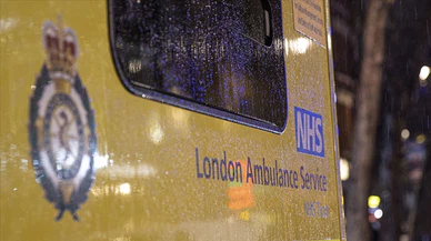 İngiltere ve Galler'de ambulans çalışanları greve başladı
