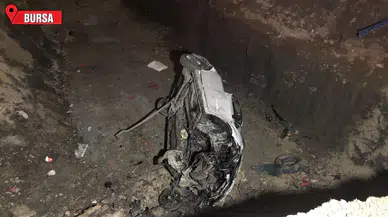 Otomobil metro hattı için kazılan çukura düştü, sürücü yaralandı