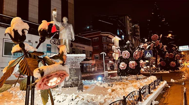 Isparta'da kar yağışı etkisini arttırdı