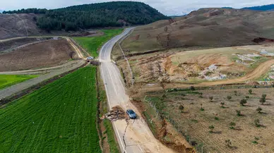 Kahramanmaraş merkezli depremler sonrası oluşan yarıklar drone ile görüntülendi