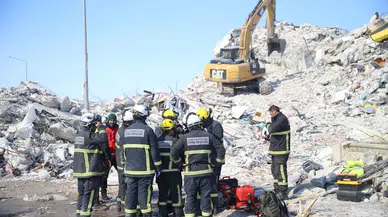 Malta'dan Malatya'ya yardıma koşan arama kurtarma ekibi görevde