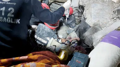 Adıyaman’da enkaz altında kalan 60 yaşındaki kadın 166 sonra kurtarıldı