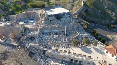 Bayezid-i Bistami Türbesi depremde zarar gördü