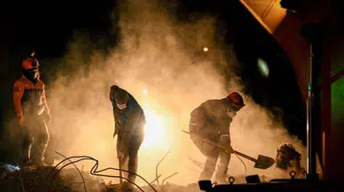 Kahramanmaraş'ta enkaz kaldırma ve arama çalışmaları devam ediyor