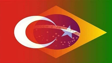 Kurtarıcı İsa Heykeli Türkiye ve Suriye bayraklarıyla aydınlatıldı