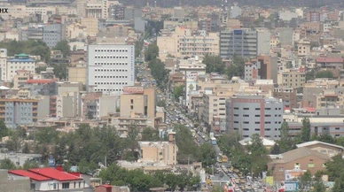 İran'ın Urumiye kentindeki kız yurdunda yüzlerce öğrenci zehirlendi