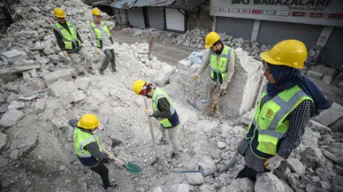 Hatay'daki kültür varlıklarını kurtarma çalışmalarına öğrenciler katılıyor!