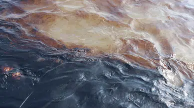 Batman'da petrol boru hattındaki sızıntı dron ile görüntülendi