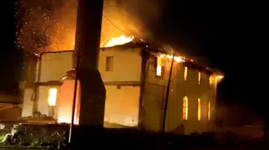 303 yıllık camide yangın çıktı!