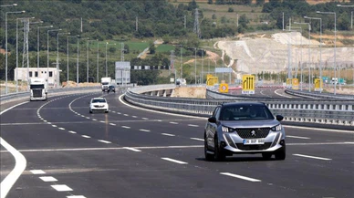 Kuzey Marmara Otoyolu'ndaki kazalar nedeniyle trafik aksadı!