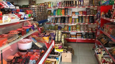 Bakkal görünümlü döviz bürosu!