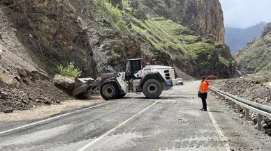Sağanak nedeniyle yol çöktü!